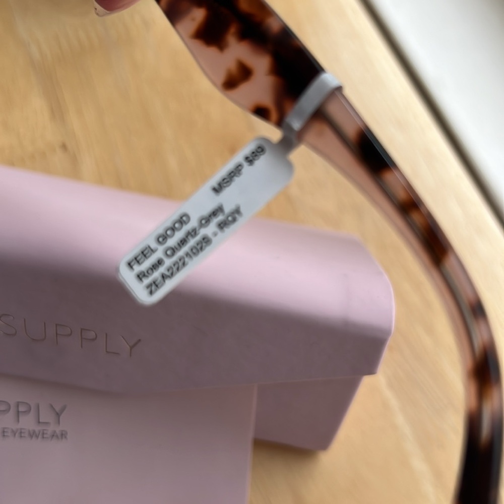 Z Supply feel good rose quartz Cat-Eye Sunglasses - Picture 4 of 5
